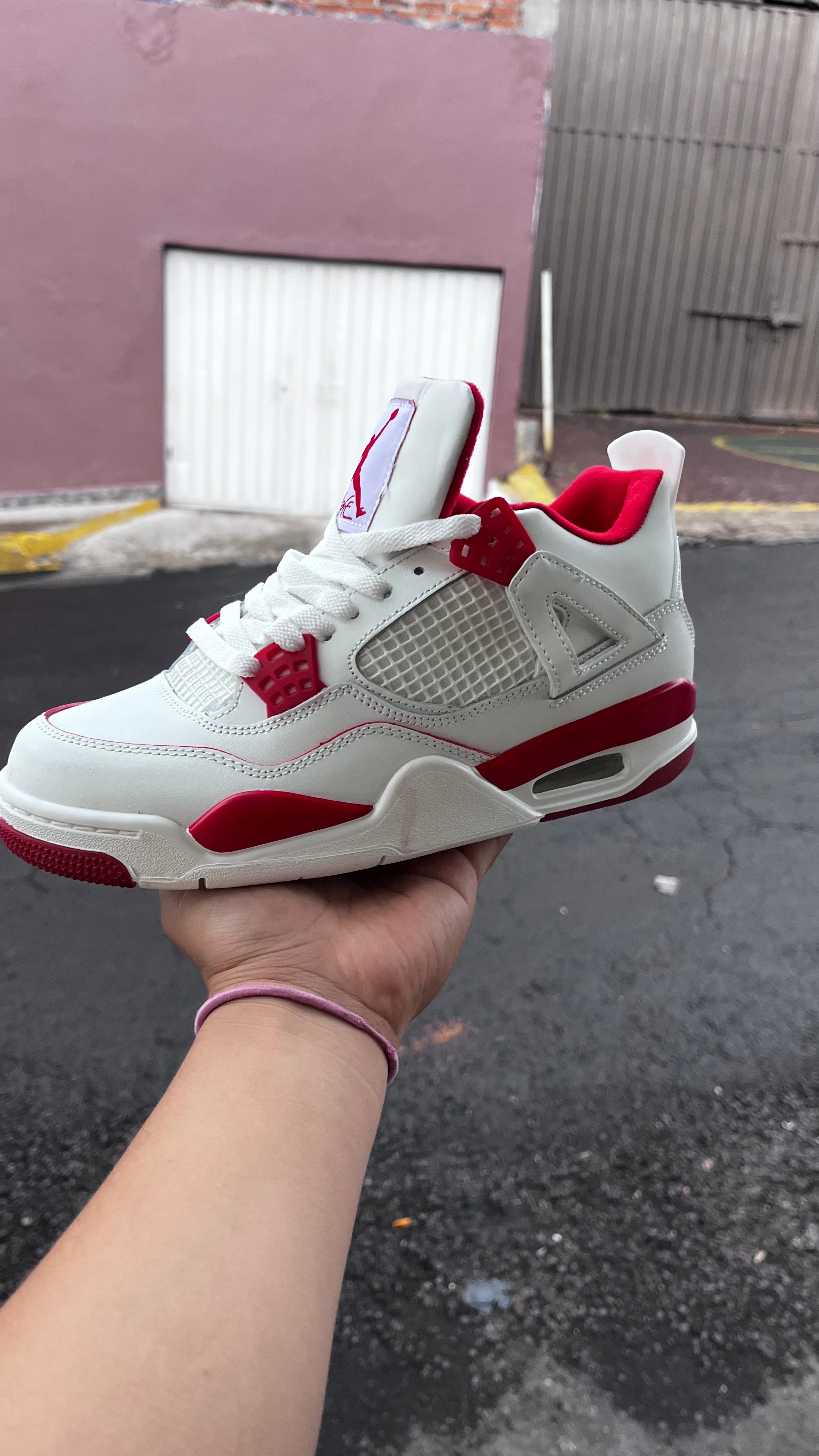 R 4 blanco rojo