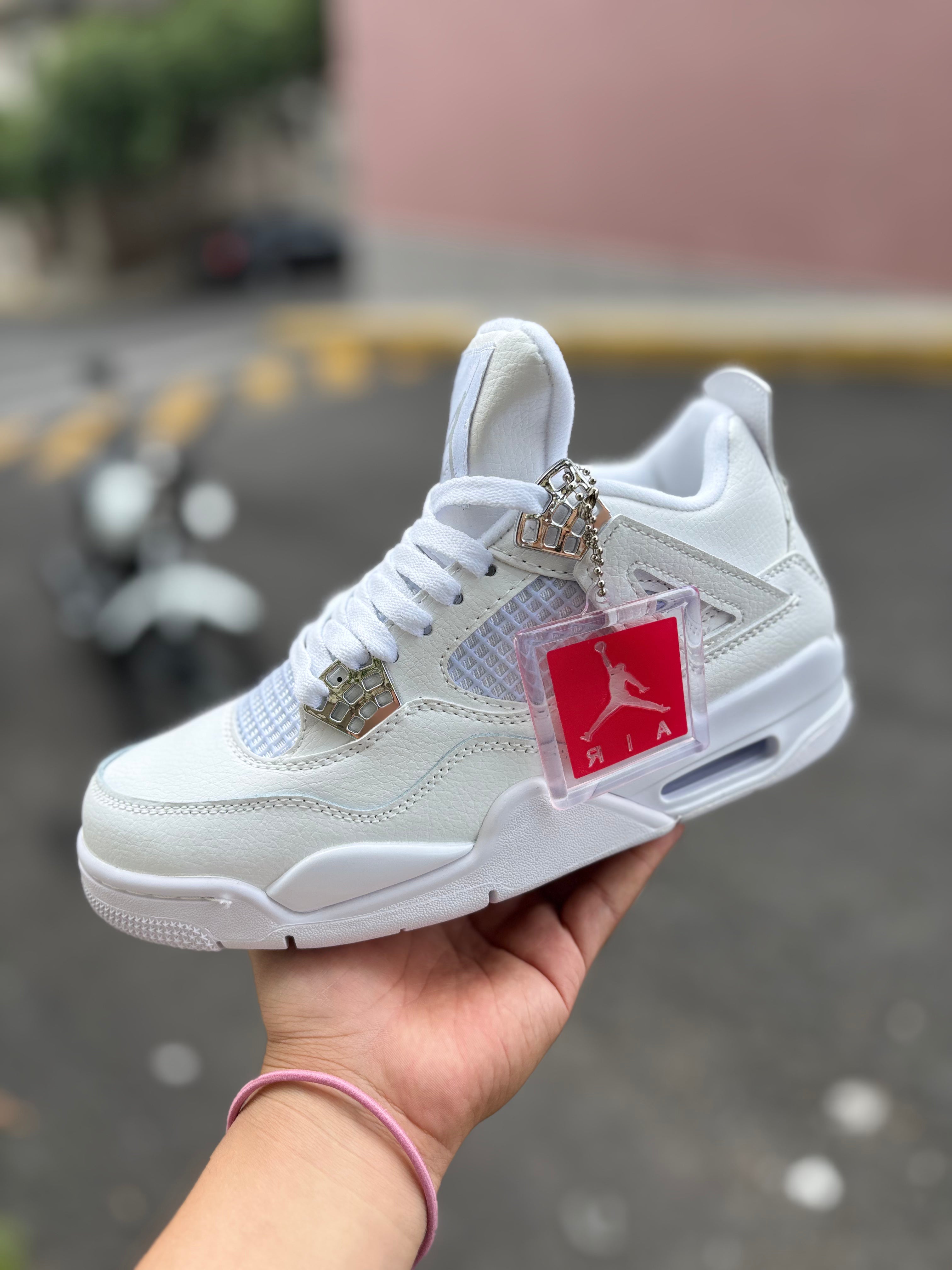 Retro 4 blanco metálico