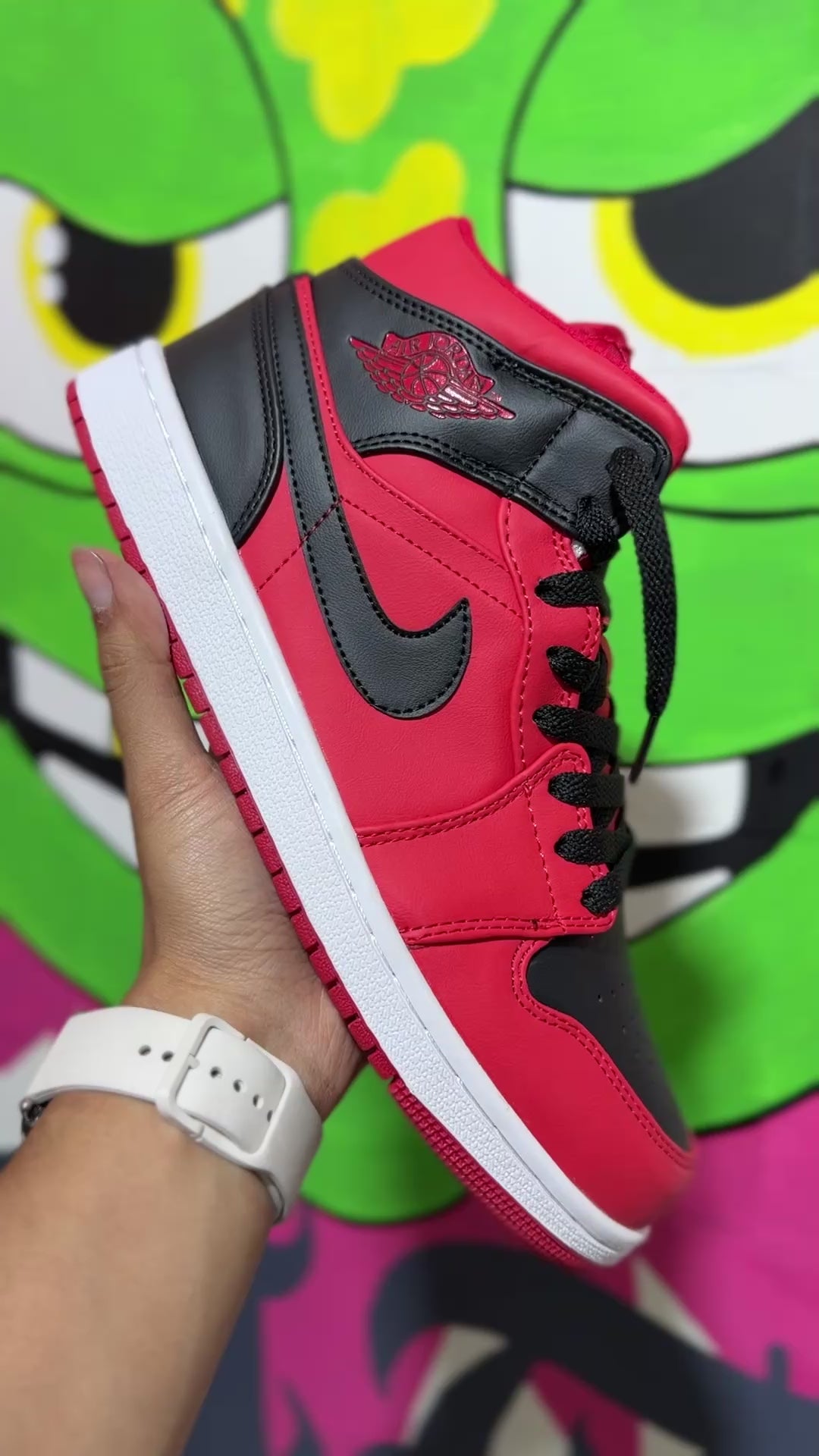 R1 Mid Red and black