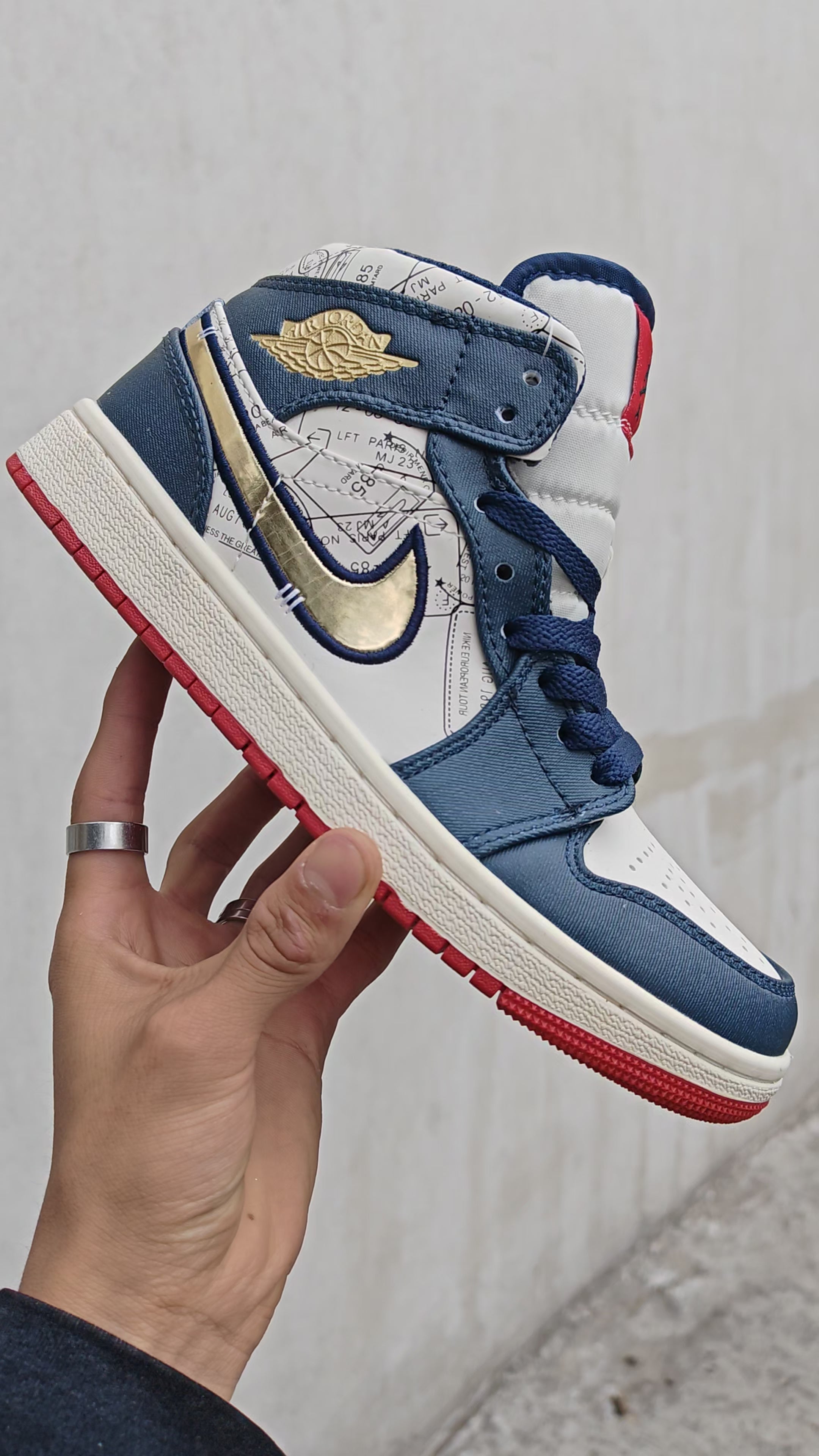 Air Jordan 1 Mid Take Flight