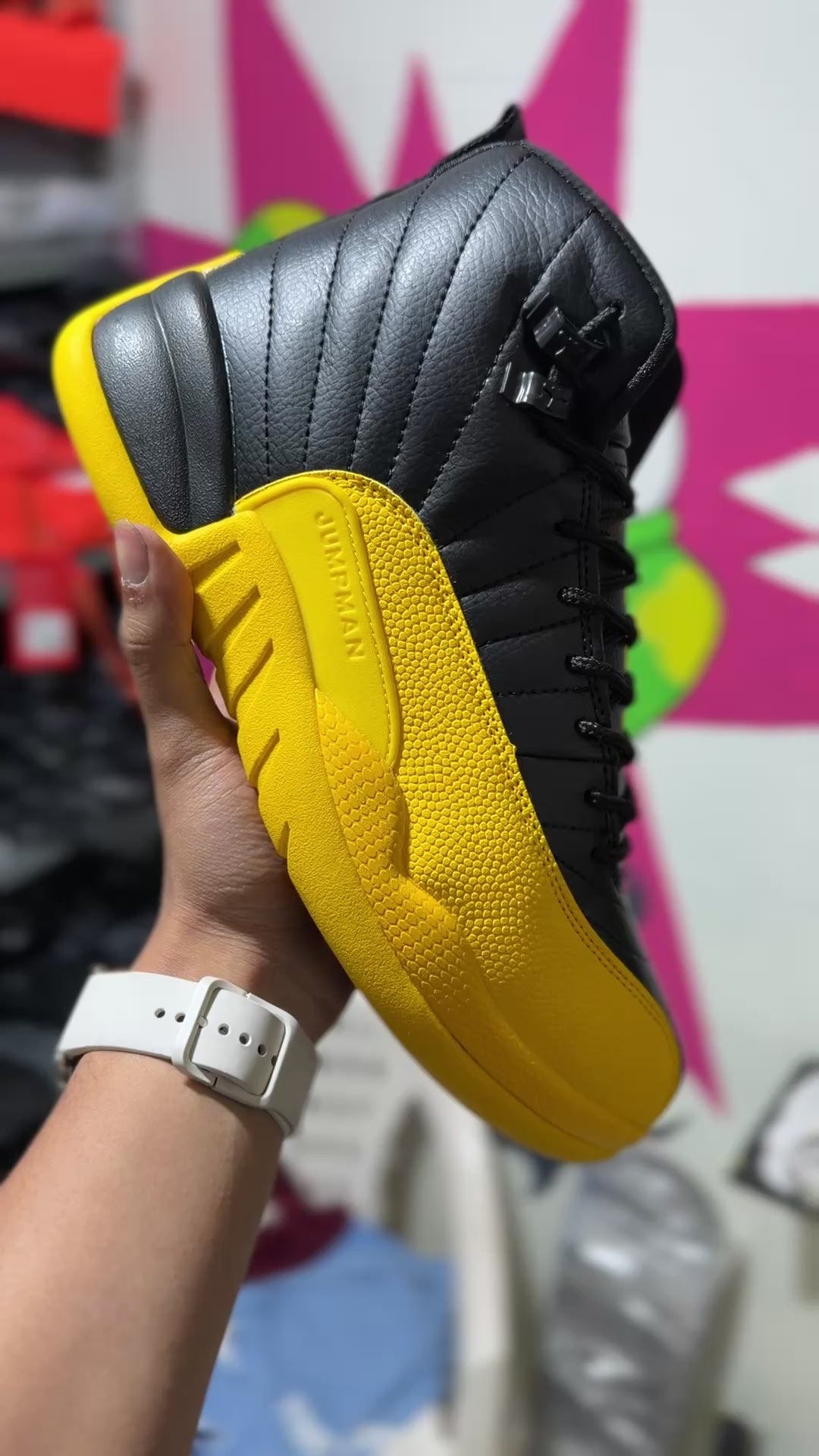 Retro 12 yellow/black