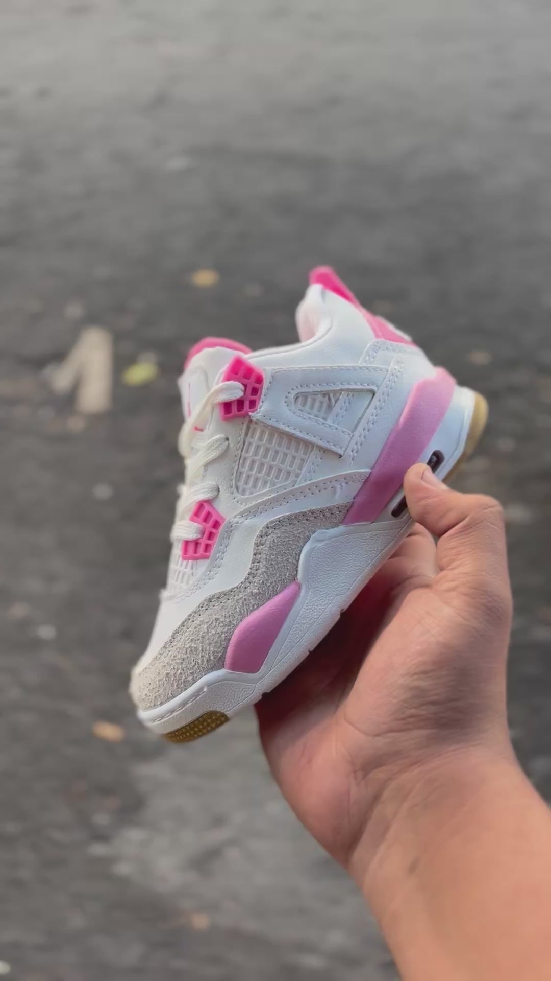 JORDAN RETRO 4