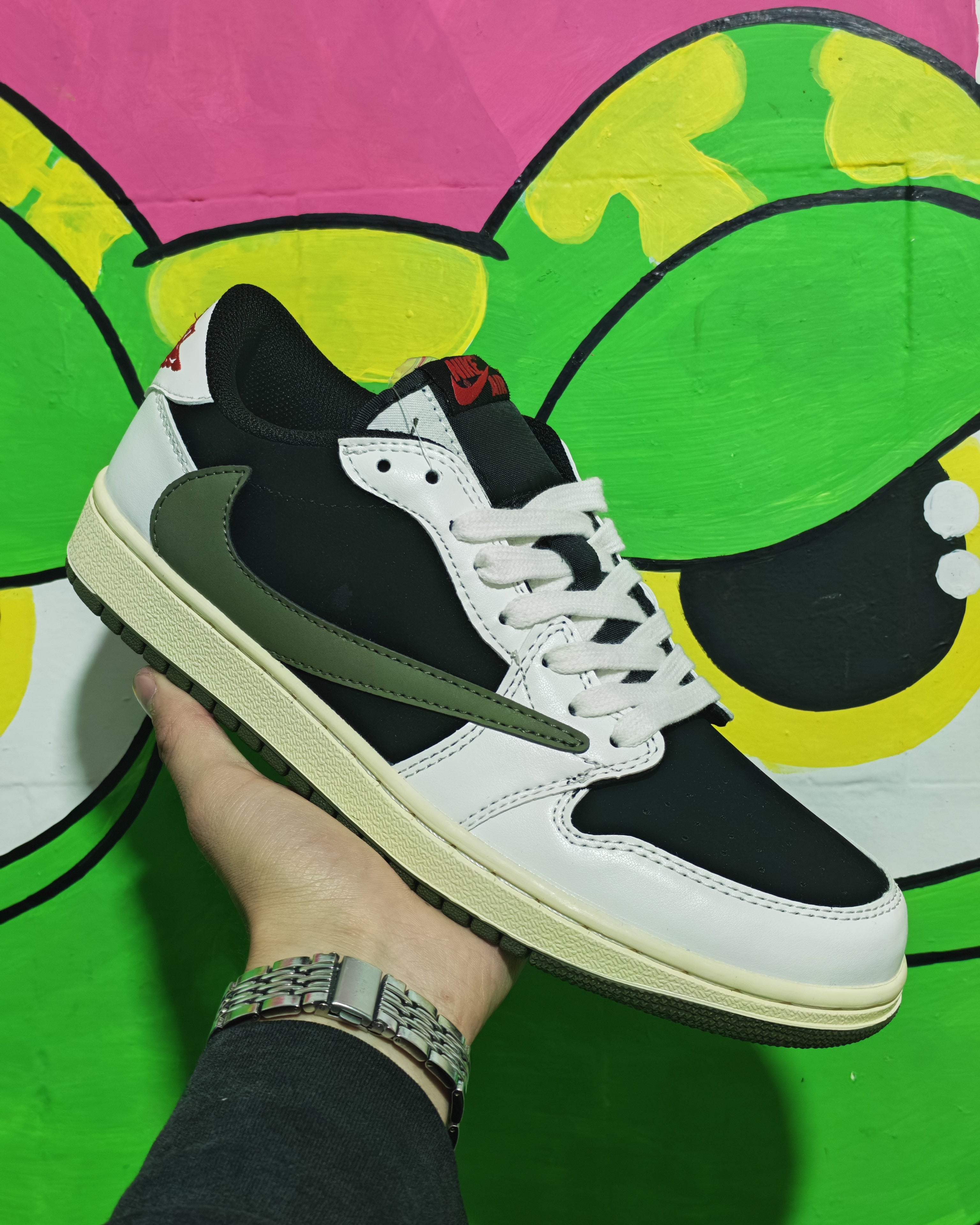 Jordan 1 Travis Scott "Medium Olive"