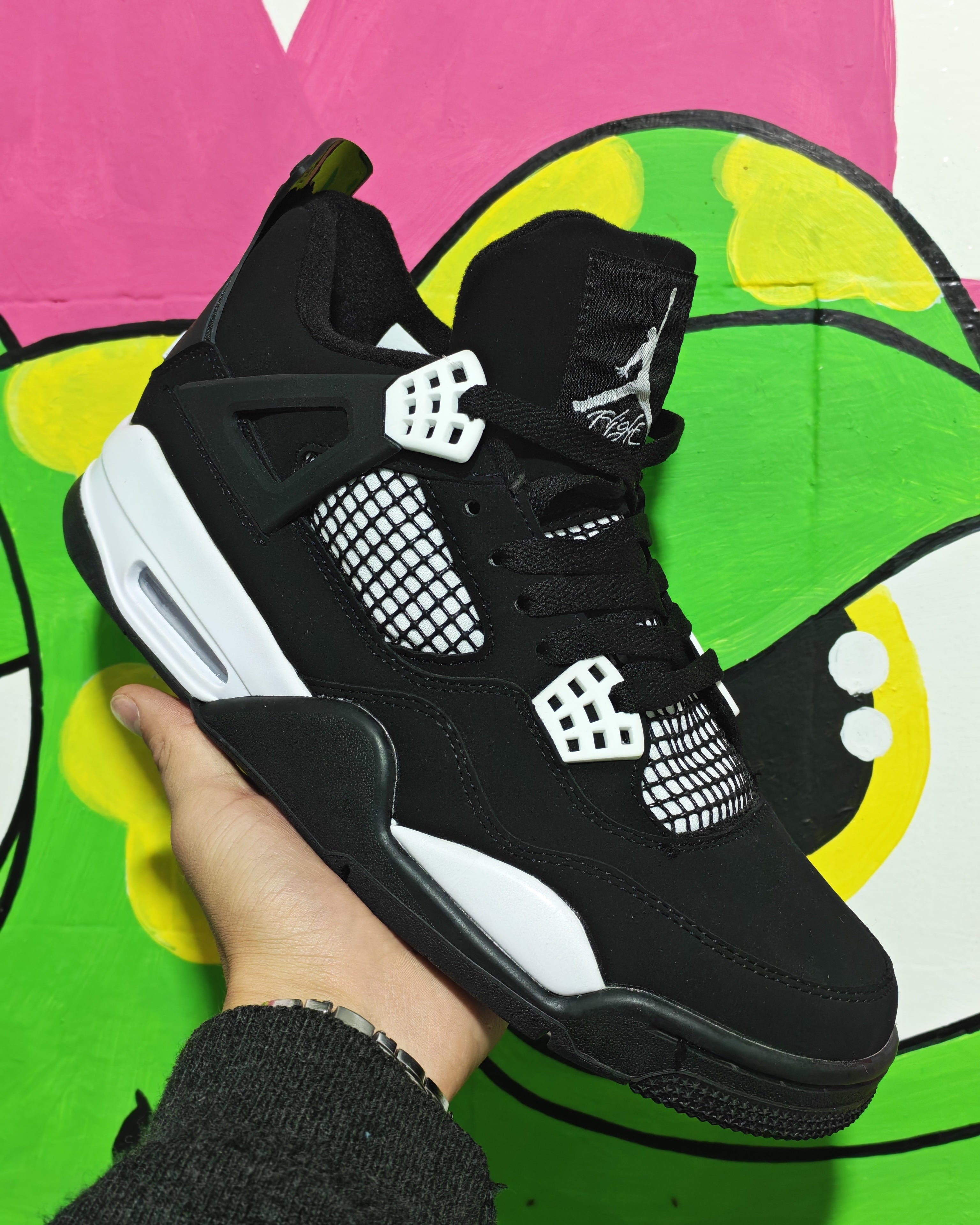 Retro 4 "White Thunder"